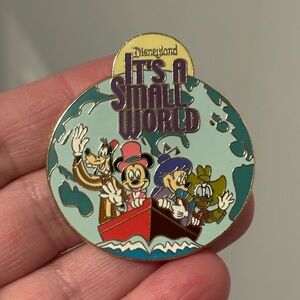 Disney - Disneyland “it’s a small world” Pin